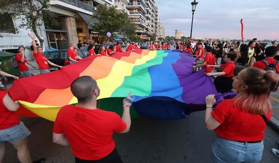 Θεσσαλονίκη: Τους πέταξαν στη θάλασσα γιατί πήγαιναν στο Gay Pride